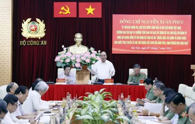 Mối quan hệ giữa pháp luật và quyền lực trong Nhà nước pháp quyền xã hội chủ nghĩa Việt Nam